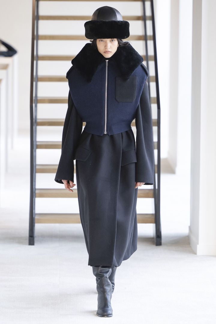 デュラン・ランティンク 2025-26年春夏コレクションより。