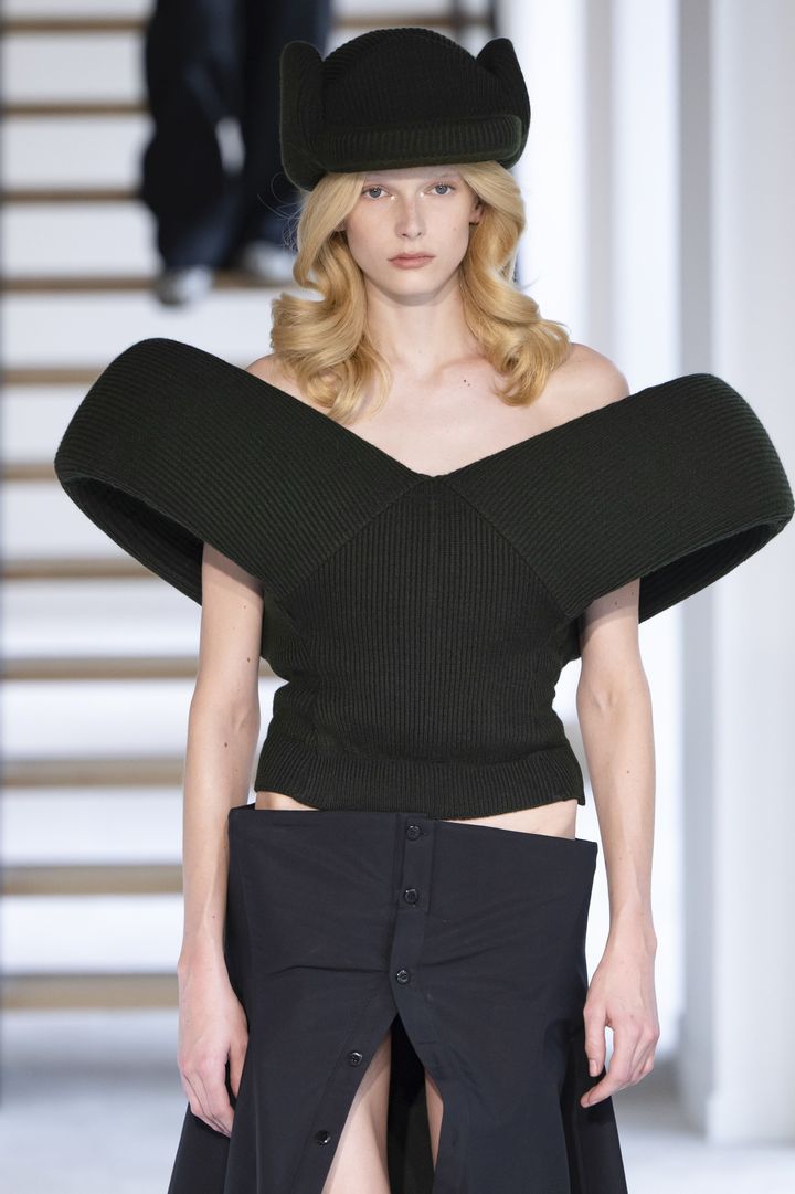 デュラン・ランティンク 2025-26年春夏コレクションより。