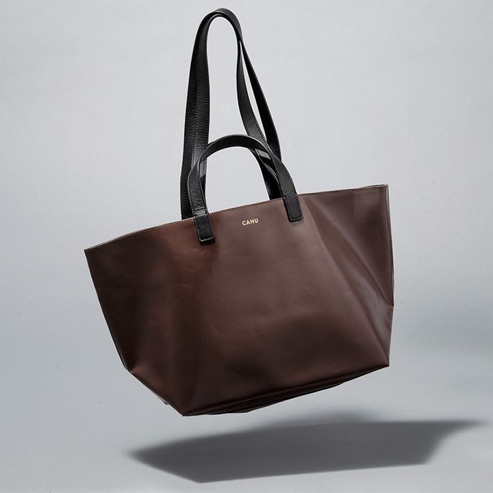 CAHUのPVCキャンバス素材のトートバッグ