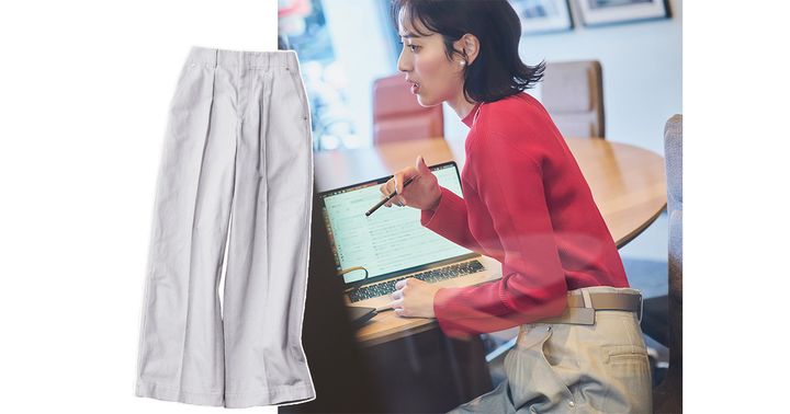 エブールのグレーワイドデニムと赤ニットのオフィスコーデ