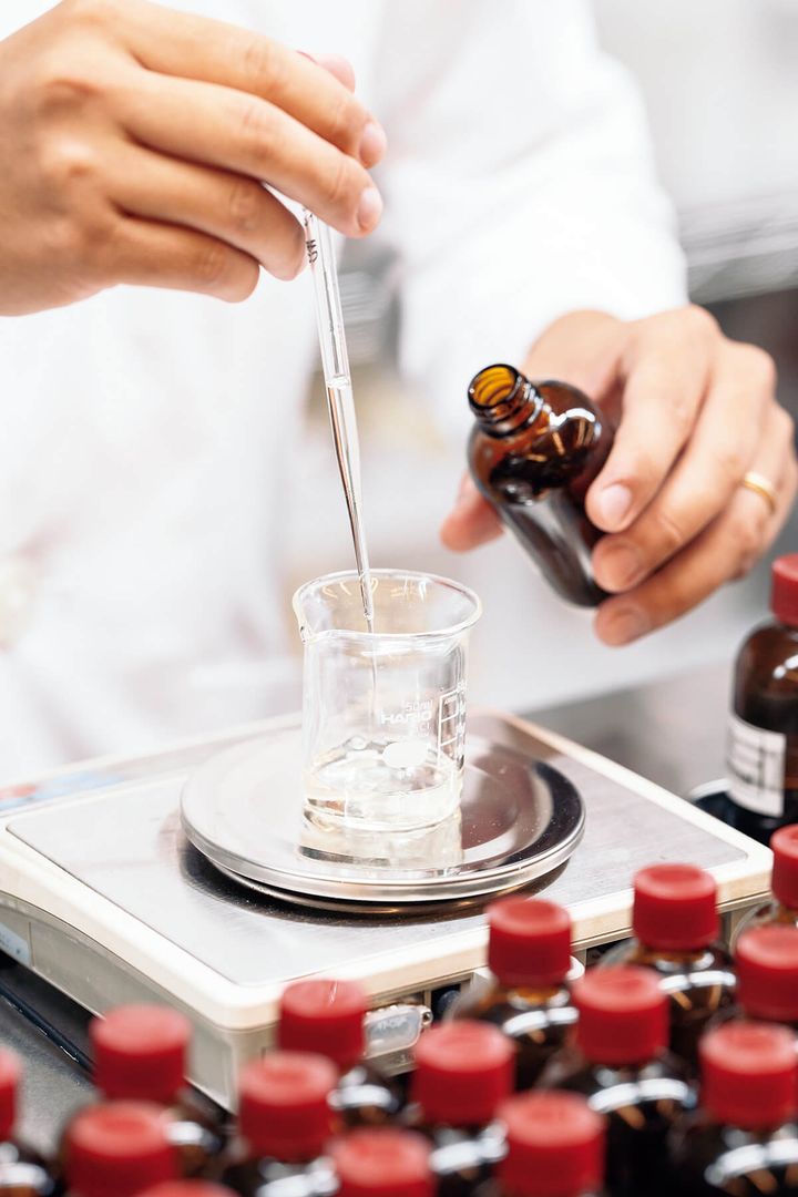 〈Liberta Perfume〉香水の調合作業