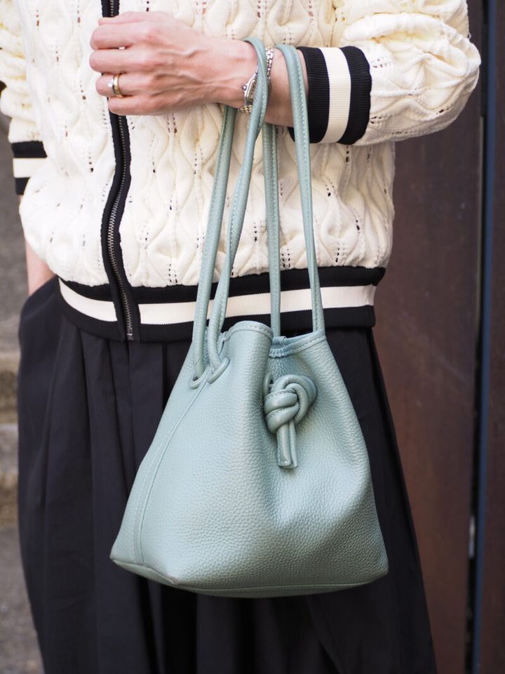 「ヴァジック」のミニバッグ