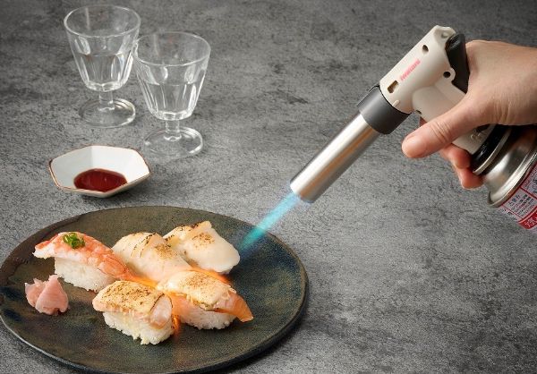 「イワタニが神アイテム出した」新発売の安全で使いやすいガストーチが画期的すぎた