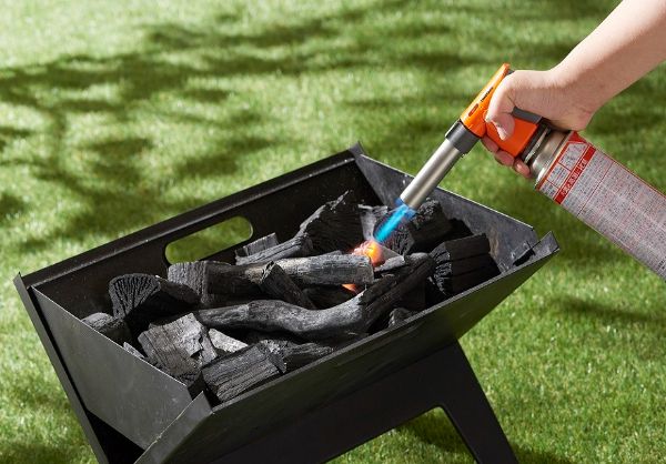 「イワタニが神アイテム出した」新発売の安全で使いやすいガストーチが画期的すぎた