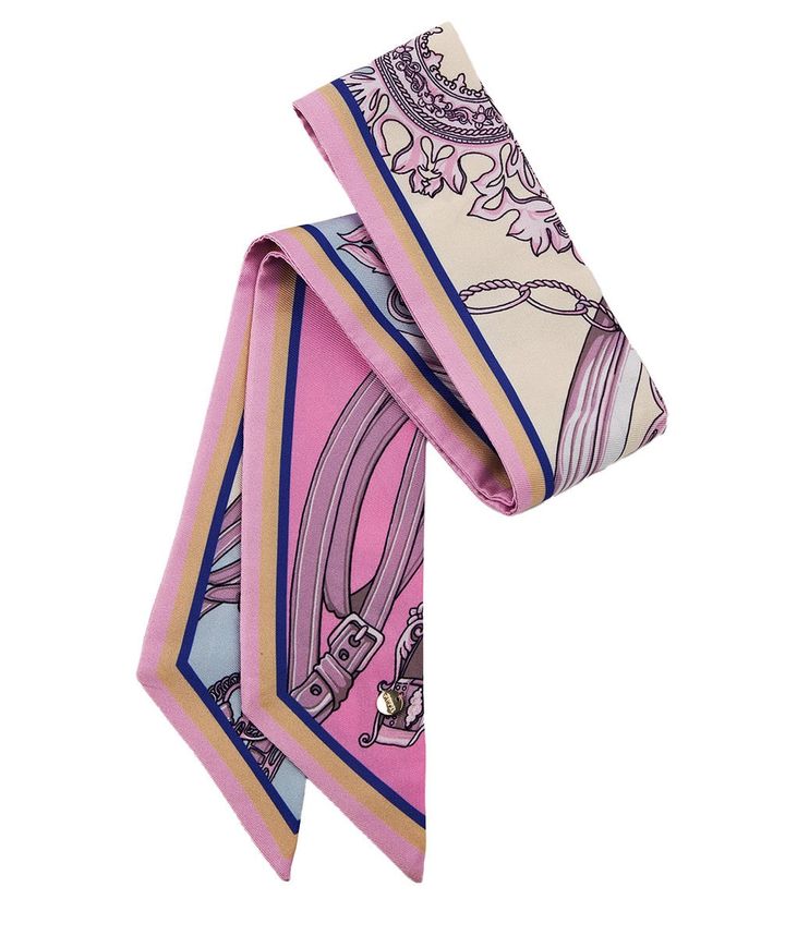 八木アリサとピンク