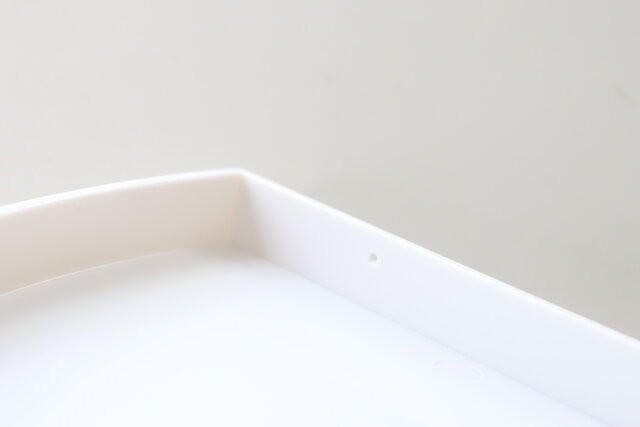 ダイソーの穴が付いたフラットコーナーラック（23cm×23cm）