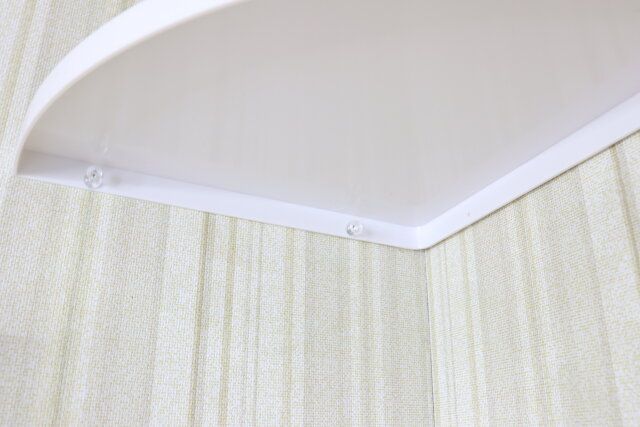 ダイソーのフラットコーナーラック（23cm×23cm）を取り付ける