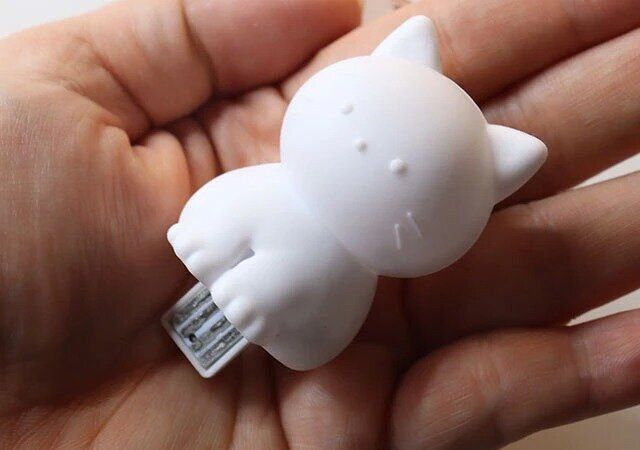 ダイソーのボイスコントロールライト（ねこ）1