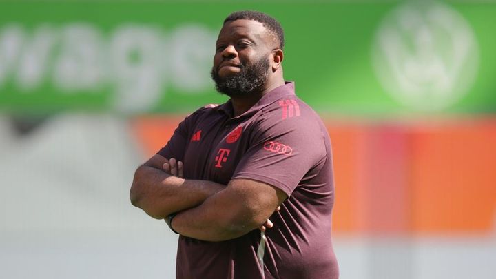 日本代表所属の名門チーム、離婚した40歳コーチが元妻と同じ名前の女性との交際を希望…その理由は「タトゥー」