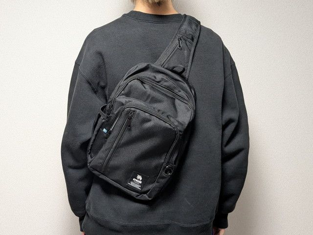 モズワンショルダー肩掛けしたところ