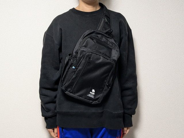 モズワンショルダー持ったところ