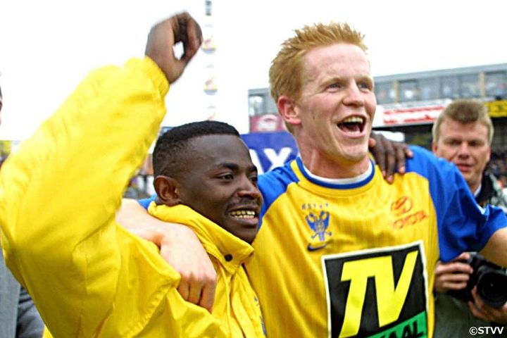 日本人選手7人の欧州クラブ、1部残留に向けて監督が電撃交代！「確実に結果を出せる選択が必要」