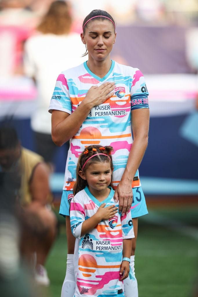 「女性の体はすごい」元世界一の美女選手、『出産後15日のお腹』を公開して話題に