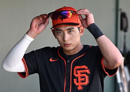 【韓国のイチロー】 ジャイアンツ イ・ジョンフ ユニフォーム 韓国のイチロー”の肩を見くびったのか…名古屋生まれのイ