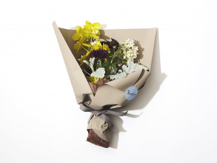 “ありがとう”や“おめでとう”を伝えたいときに！ 飾らない美しさを束ねたブーケ【アノ人の手土産】