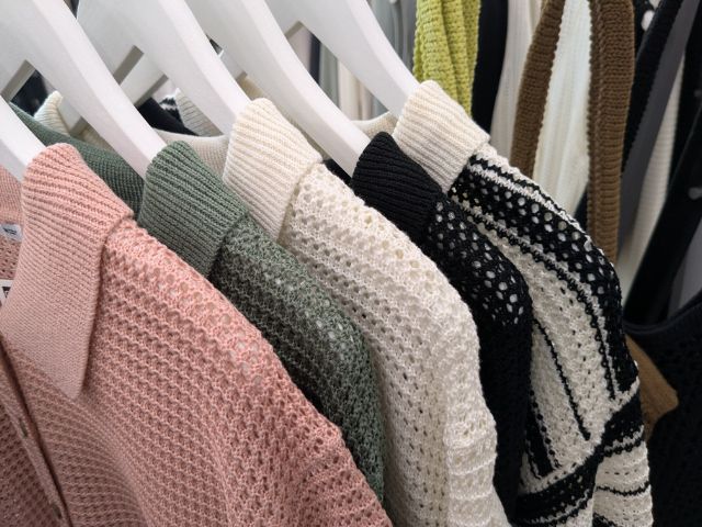 その他の色の透かし編みニットシャツ