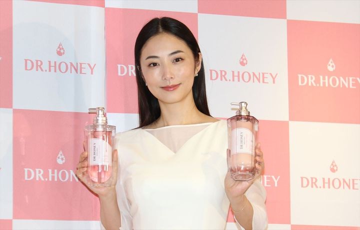 DR.HONEY「White Bee Balance Repair」新商品発表会に登場したMEGUMIさん
