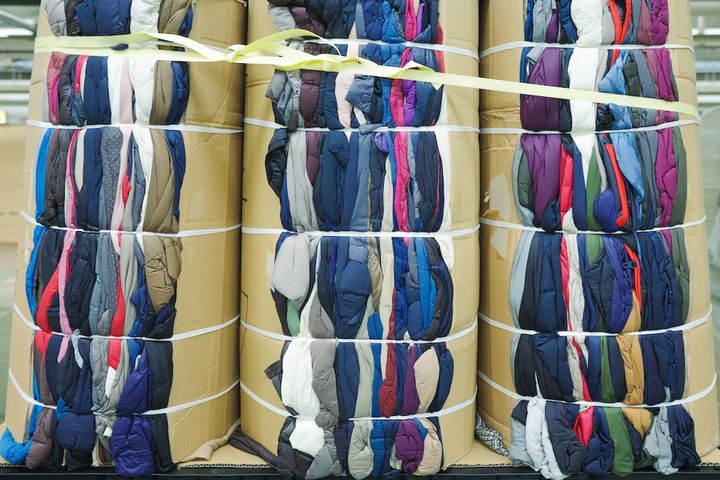 お洒落な人ほど、服は捨てない。《ユニクロ》のダウンを素敵に着続ける方法、知ってる？