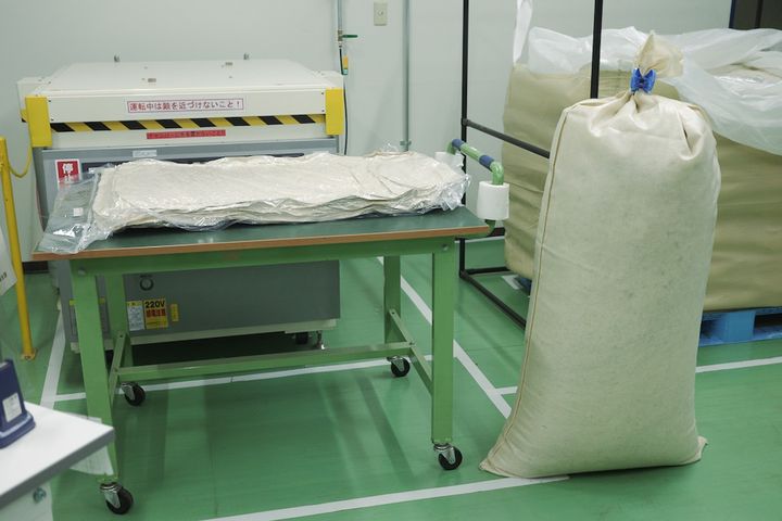 お洒落な人ほど、服は捨てない。《ユニクロ》のダウンを素敵に着続ける方法、知ってる？