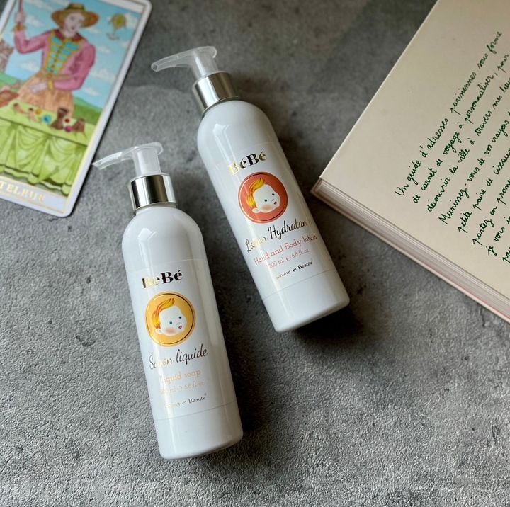 子どものイラストがかかれた白いポンプボトル（BEBEのハンドボディローション）