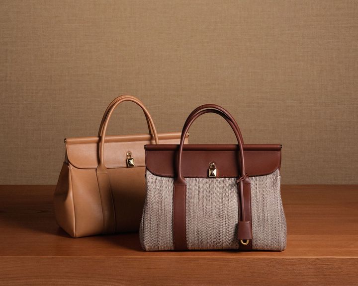 バッグ （左）本体 H24cm ￥788,700、バッグ（右） 本体 H24cm ￥821,700