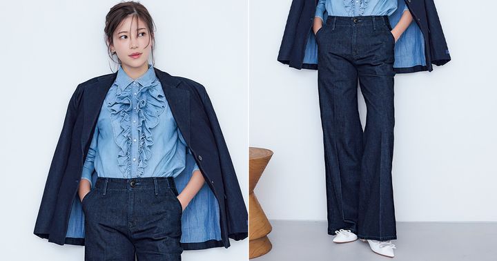 リーバイスの濃紺カラーのフレアデニムとジャケットのセットアップにブルーのデニムシャツを合わせた着こなし