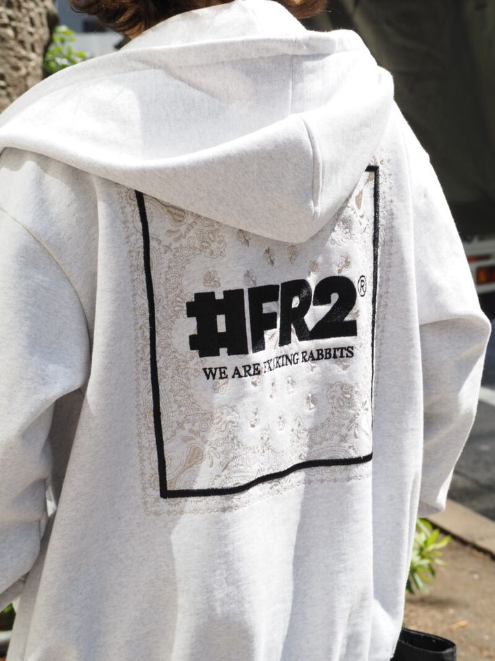 「エフアールツー」のパーカー
