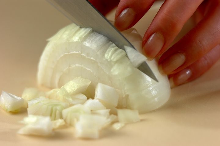 新玉ネギのクリームスープの下準備1