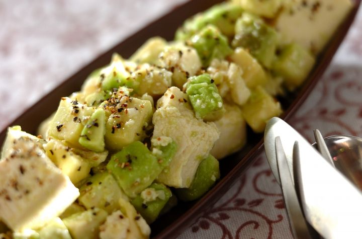 くずし豆腐とアボカドの塩麹和え