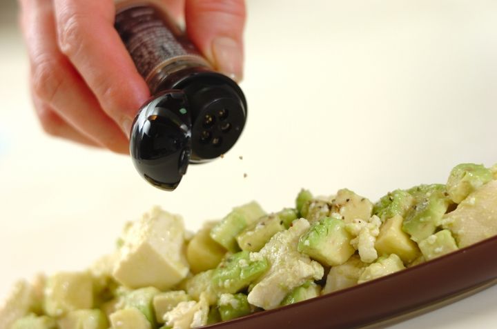 くずし豆腐とアボカドの塩麹和えの作り方2