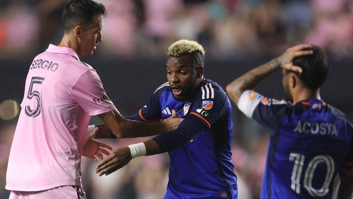 日本人FWの元同僚、中国で謎の転落死…相棒オーバメヤンや母国大統領も声明を発表