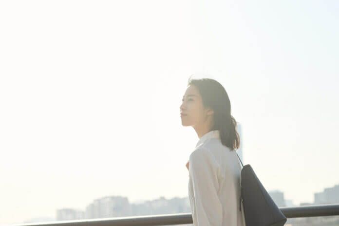 ネガティブに幸せは来ない？ 自分を卑下しやすい人の特徴5つ