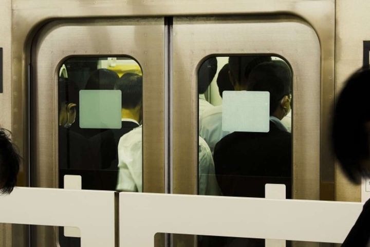 妊娠中の通勤電車で（画像はイメージ）