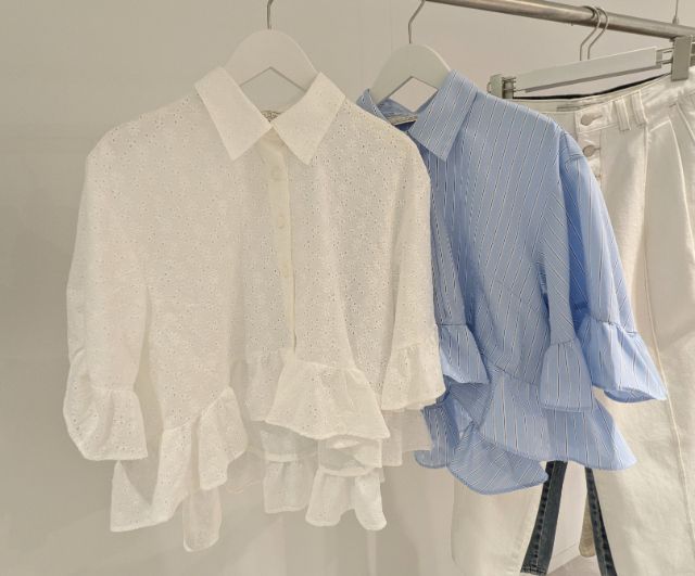 2枚のペプラムシャツ