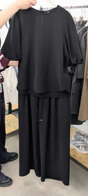 バブルスリーブブラウスとスカートのコーデ