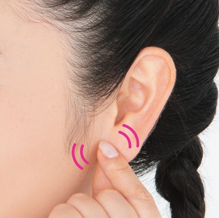 3、耳たぶの下部を人さし指で押さえ、親指は裏側から支えて10秒間もみほぐす。