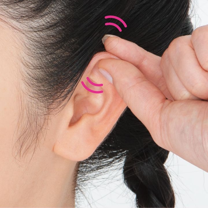 人さし指で耳の上部のくぼみの裏側を押さえ、親指ではさんで支えて10秒間もみほぐす。