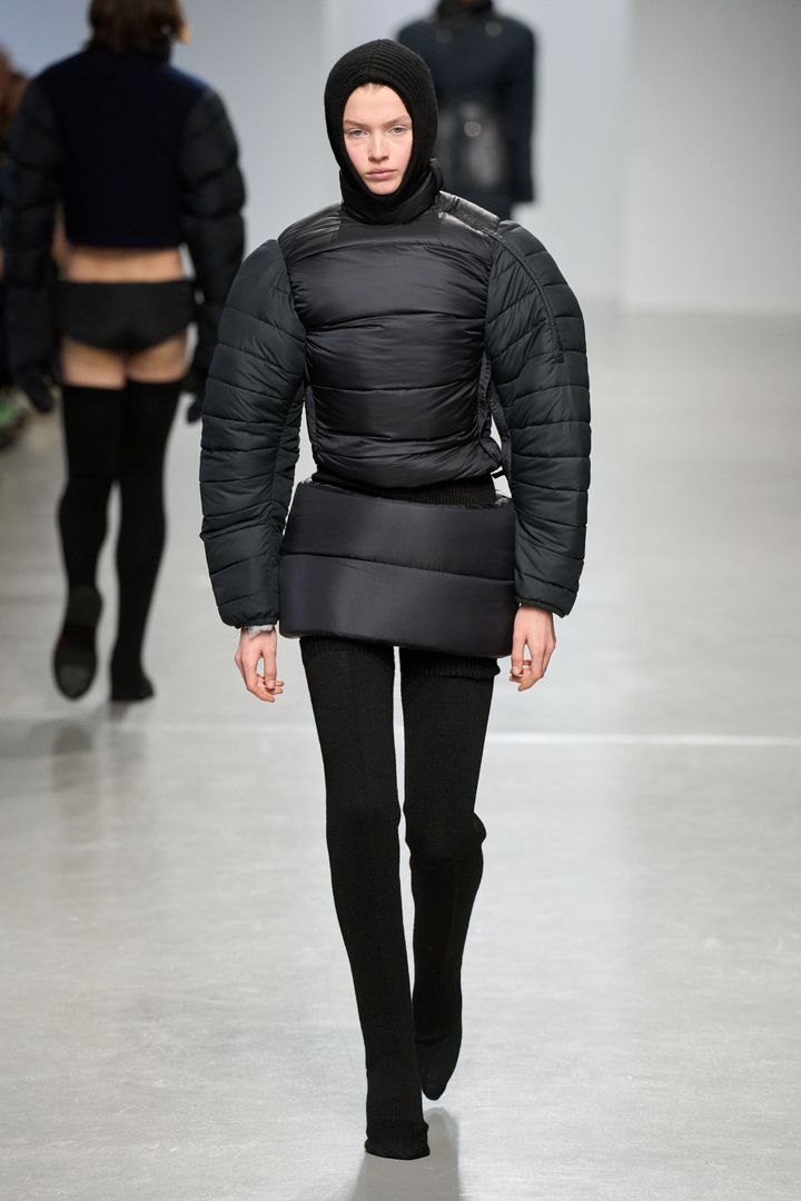 デュラン ランティンク 2024-25年秋冬コレクションより。