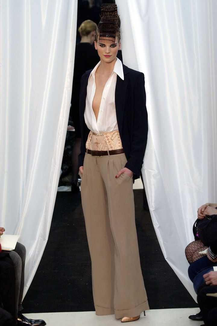 ジャンポール・ゴルチエ 2004年春夏オートクチュールコレクションより。