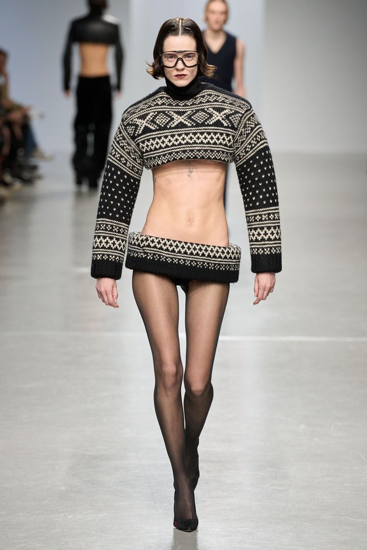 デュラン ランティンク 2024-25年秋冬コレクションより。