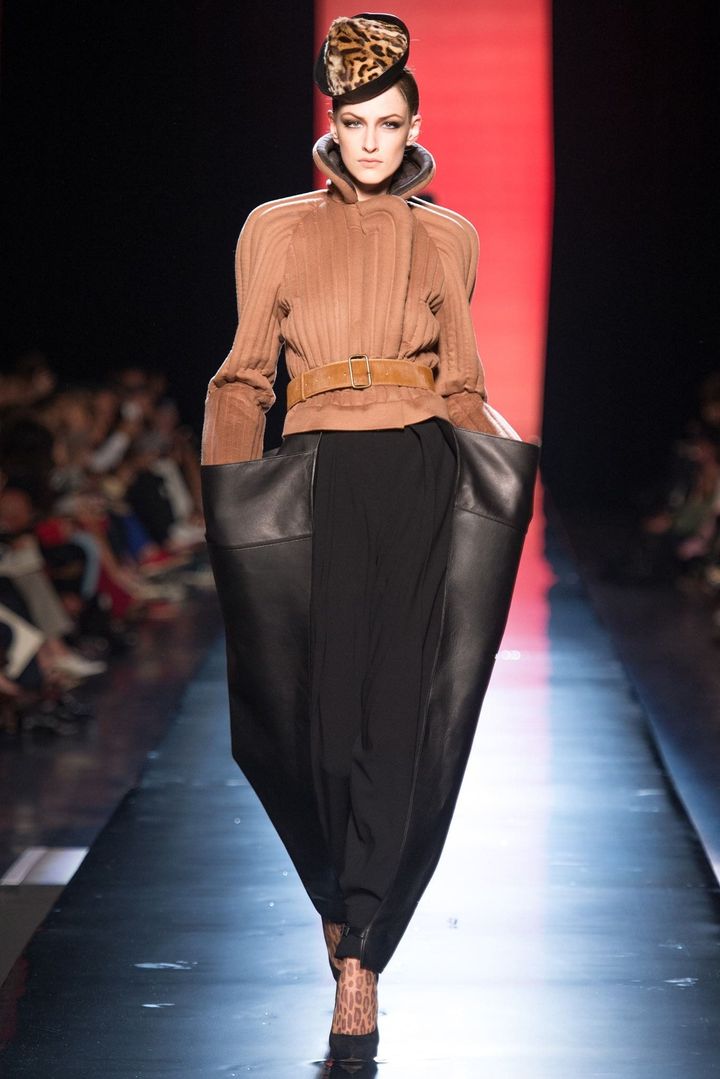 ジャンポール・ゴルチエ 2013-14年秋冬オートクチュールコレクションより。