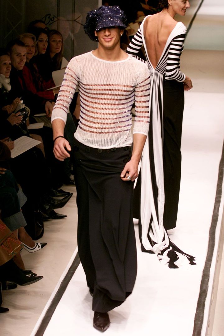 ジャンポール・ゴルチエ 2002年春夏オートクチュールコレクションより。