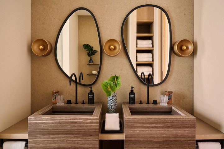 沖縄の歴史や文化からインスピレーションを受けたインテリア。