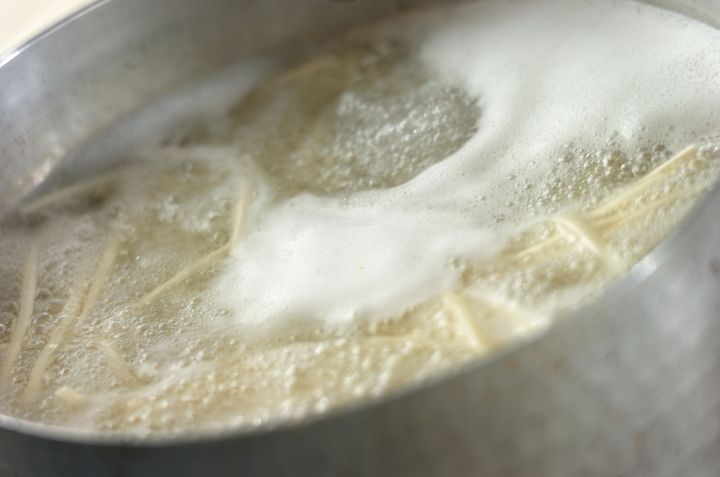 簡単！肉うどん 甘辛お肉がとまらない美味しさ 沖縄風 by金丸 利恵さんの作り方3