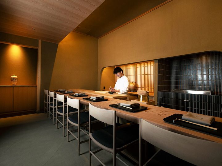 銀座『百薬 by 徳山鮓』の内観