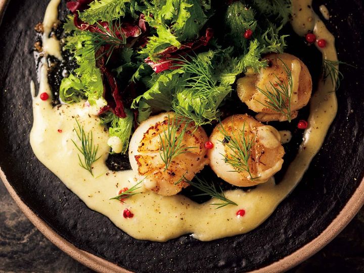 代々木八幡『stelo』の「ホタテのソテーとハーブ ブルーチーズソース」