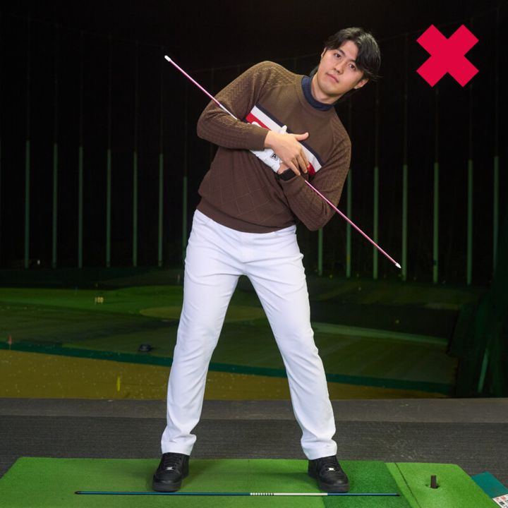 構え方だけで球の曲がりは直る！曲げないレッスンを解説