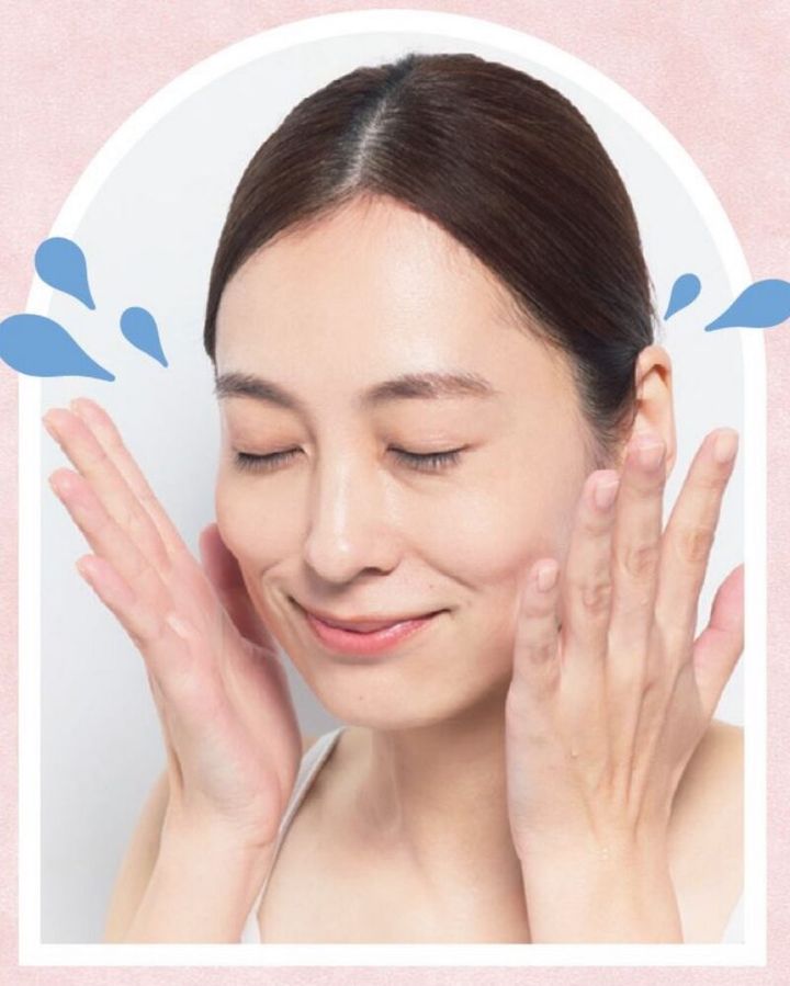 ぬるま湯ですすぐのが正しい洗顔