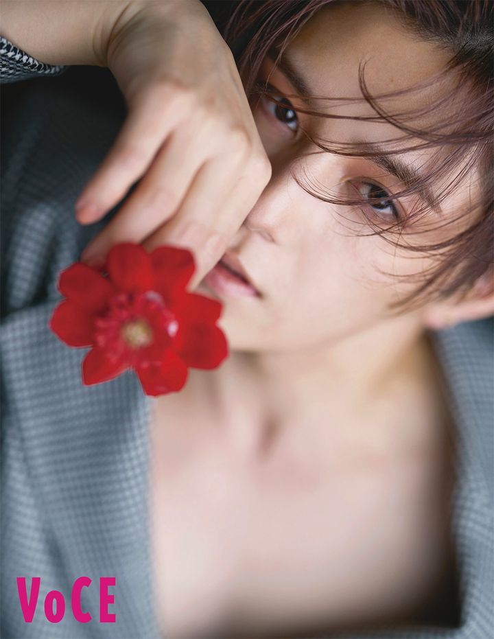 「山田涼介＝THE自発光ビューティ」を体現！ ヘア＆メイクアップアーティスト小田切ヒロと初セッション VOCE6月号 SPECIAL版のカバーを飾る