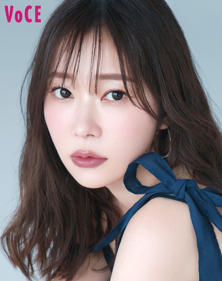 指原莉乃さんが通常版の表紙に登場！ こだわりの美ネタを全部盛りした大特集